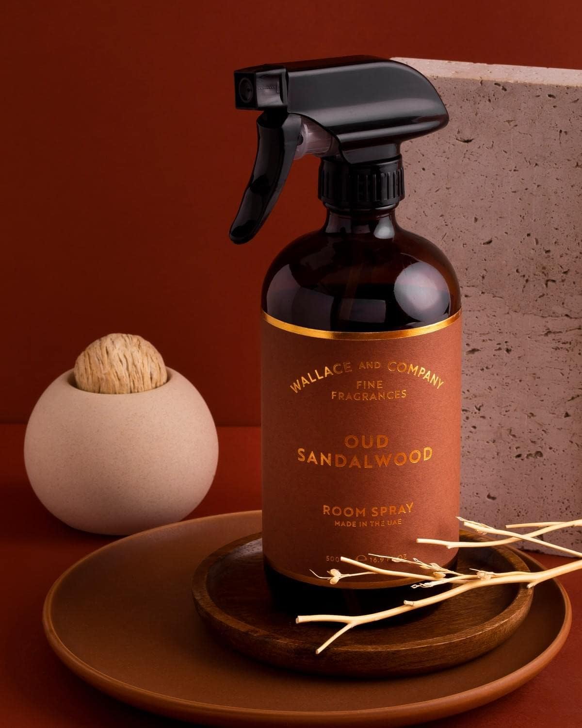 WALLACE AND COMPANY 500ml Oud Sandalwood Room Spray | Home Spray for Linen and Sheets | Room Essentials Fabric Spray in Amber Glass | Bedding and Fabric Spray Freshener | 500ml (Oud Sandalwood)