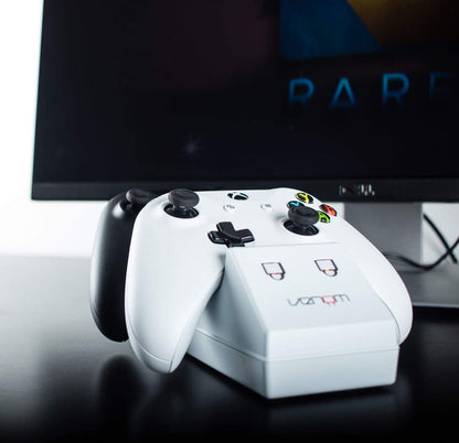 Venom Xbox One Twin Docking Station With 2 X Rechargeable Battery Packs: White (Xbox One)