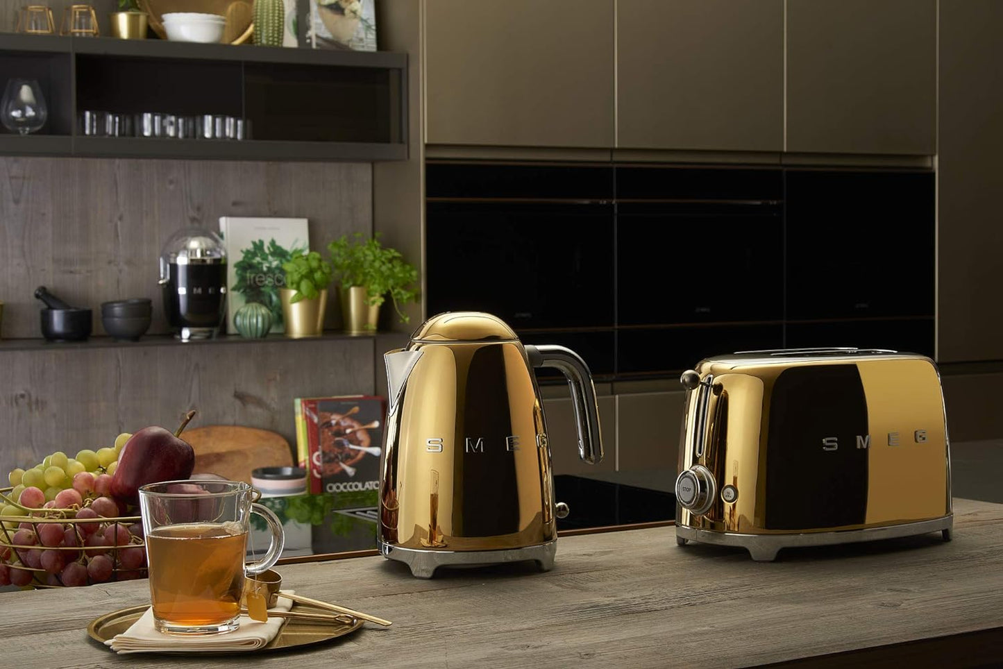 Smeg Klf03RgUK, 50'S Retro Style Kettle, 1.7 L Capacity With Water Level Indicator, 360 Swivel Base, Anti-Slip Feet, Soft Opening Lid, Stainless Steel, Rose Gold,1 Year Warranty