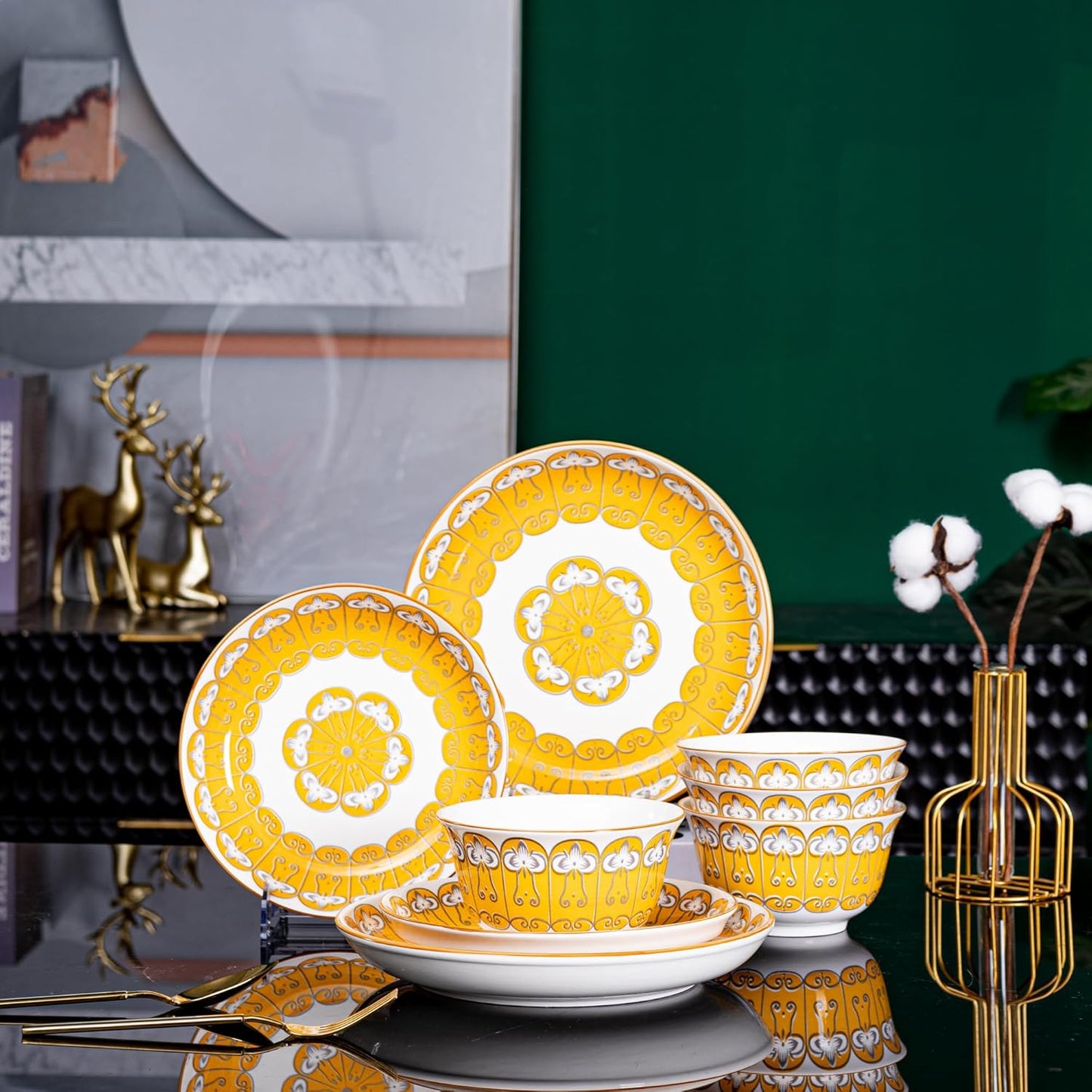 TechPlus 12-Piece Gold Pattern Ceramic Dinnerware Set - Includes 4x 10.2-Inch Plates, 4x 8-Inch Plates, 4x 5.5-Inch Bowls | Microwave & Dishwasher Safe | Stylish Tableware Set for Elegant Dining