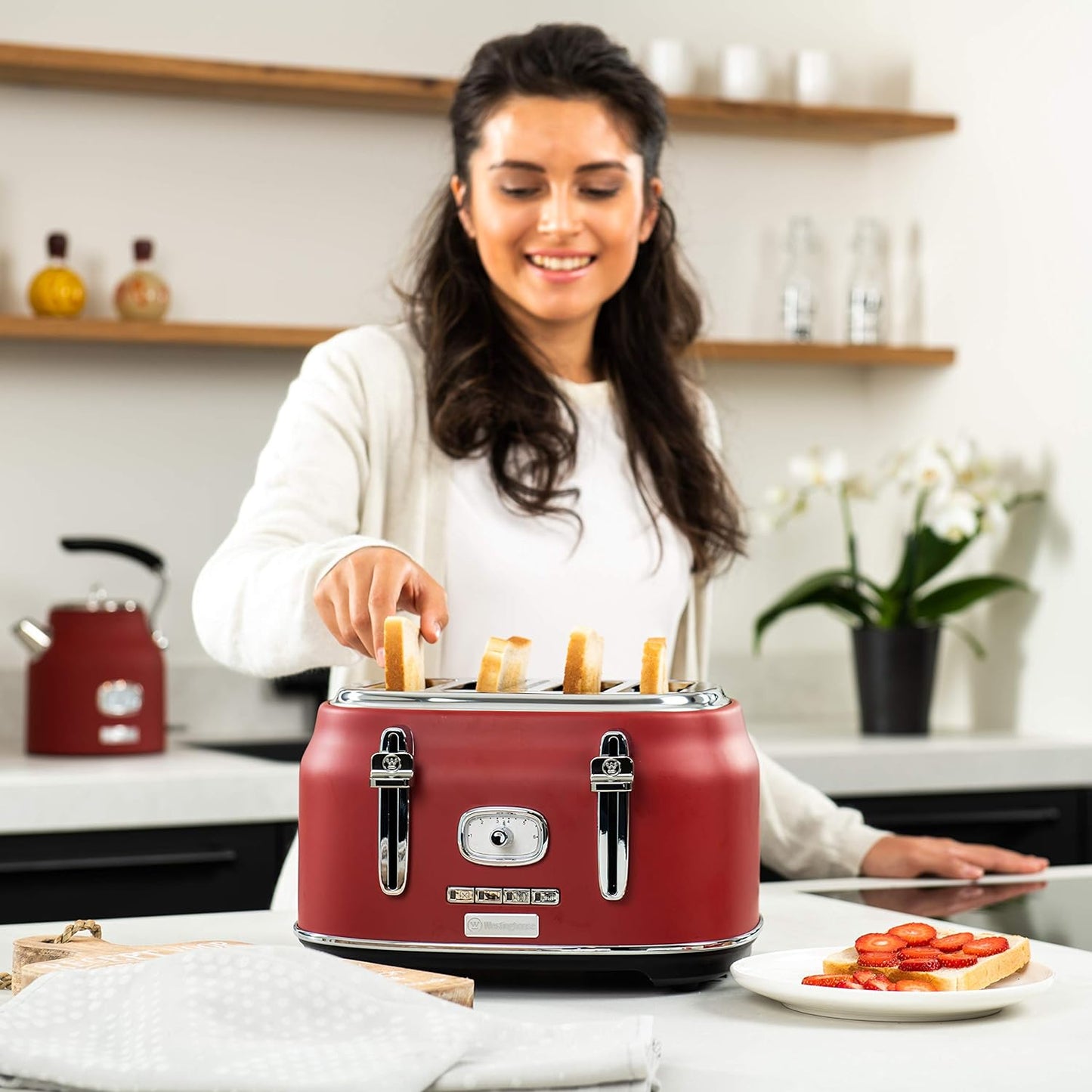 Westinghouse Retro 4-Slice Toaster - Six Adjustable Browning Levels - with Self Centering Function & Crumb Tray - Including Warm Rack for Bread, Bagels, Sandwiches, & Croissants - Red