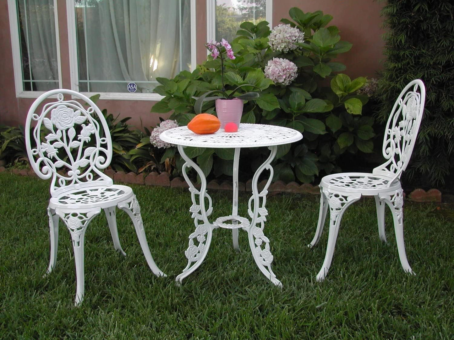 Yulan Outdoor Patio Bistro Sets 3 Piece cast Aluminum Patio Furniture Outdoor Garden Aluminum Rust Proof Tables and Chairs White bistro Set with removable Cushion 0267