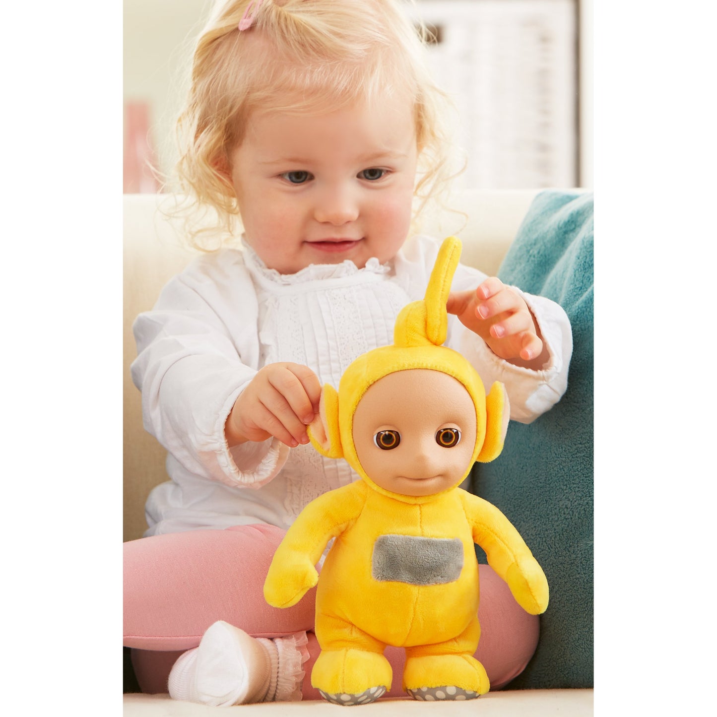 Teletubbies T375916 Cbeebies Talking Laa Soft Toy - Yellow